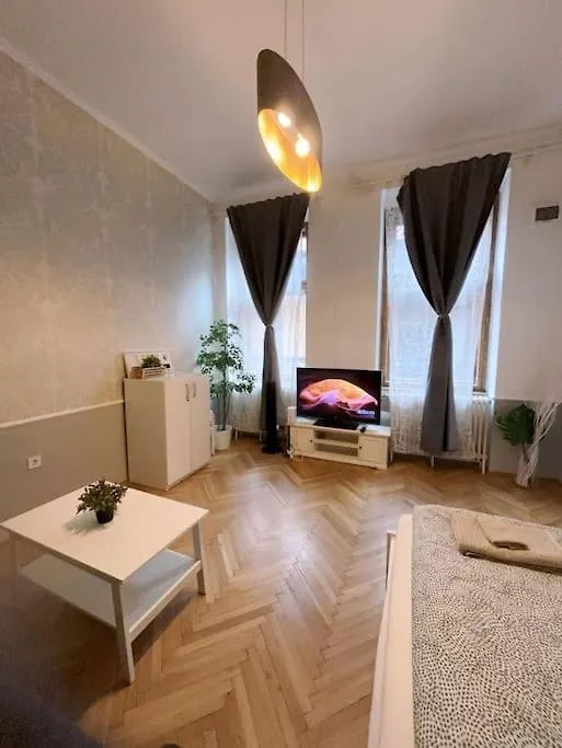 Apartment Quiet Cabin In City Center Budapest Hungary