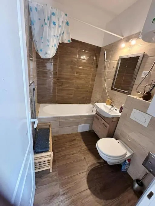Quiet Cabin In City Center Budapest Apartment