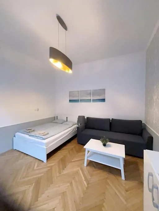 Quiet Cabin In City Center Budapest Apartment