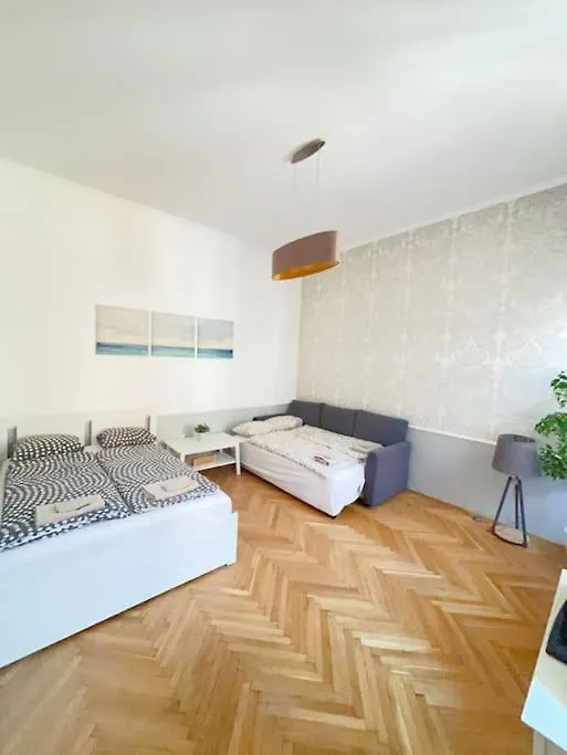 Apartment Quiet Cabin In City Center Budapest