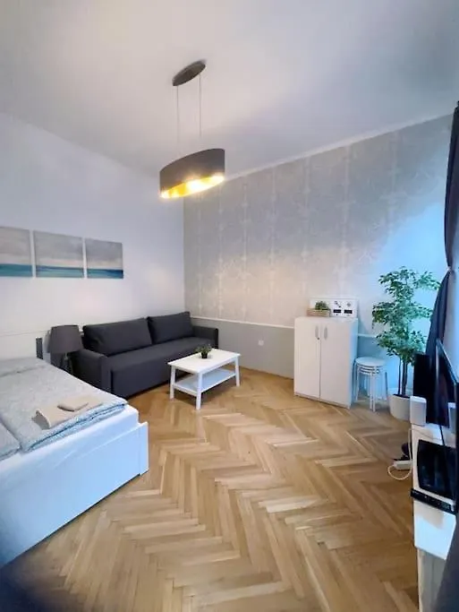 Apartment Quiet Cabin In City Center Budapest Hungary