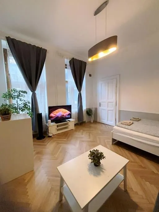 Quiet Cabin In City Center Budapest