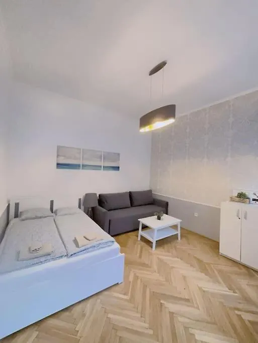 Apartment Quiet Cabin In City Center Budapest