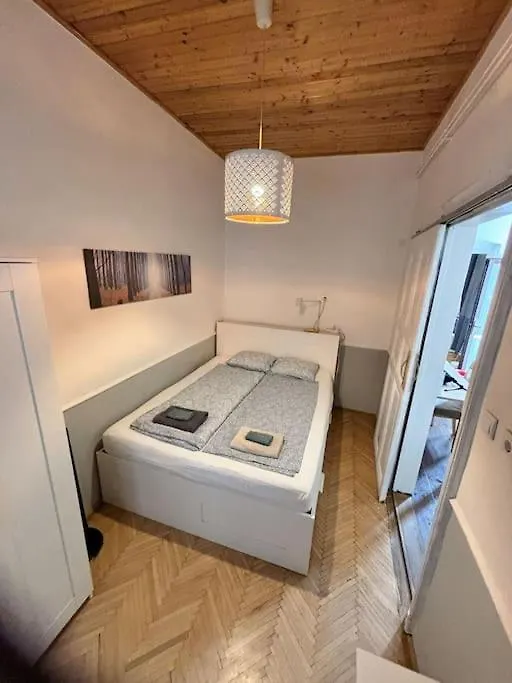 Quiet Cabin In City Center Budapest Apartment