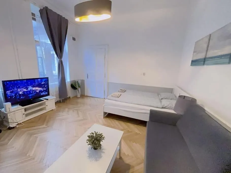 Quiet Cabin In City Center Budapest Hungary